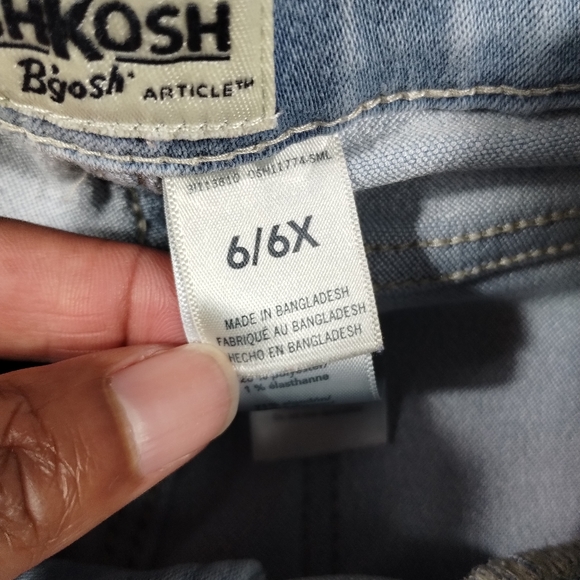 Oshkosh Relaxed Fit Jeans Girls 6/6X distressed fringe Ends At The Bottom - Picture 9 of 15